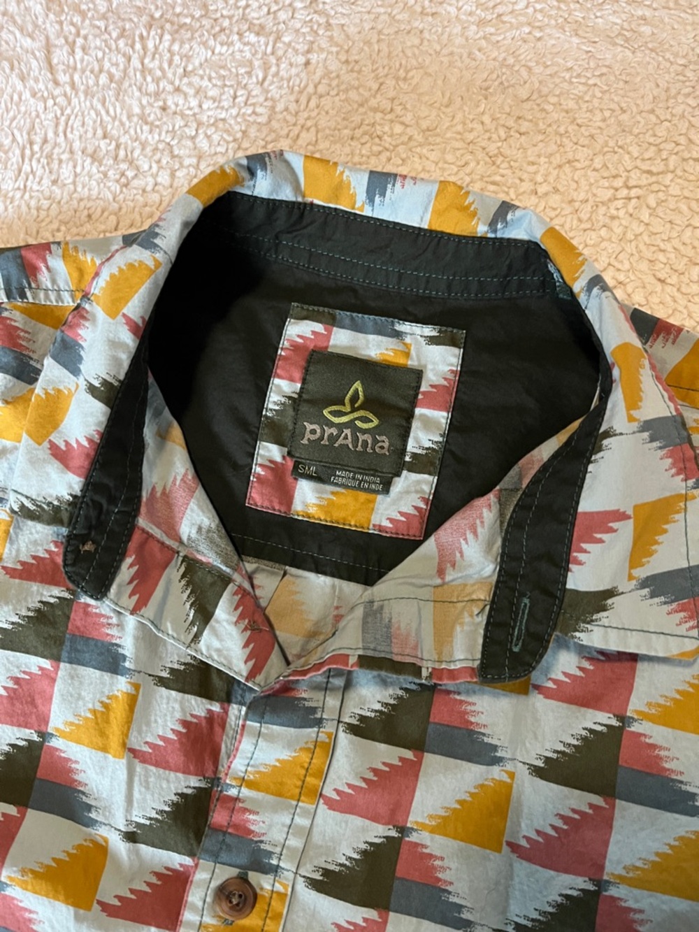 Men’s Prana Geometric Print Short-Sleeve Button Down - Small - Picture 2 of 5